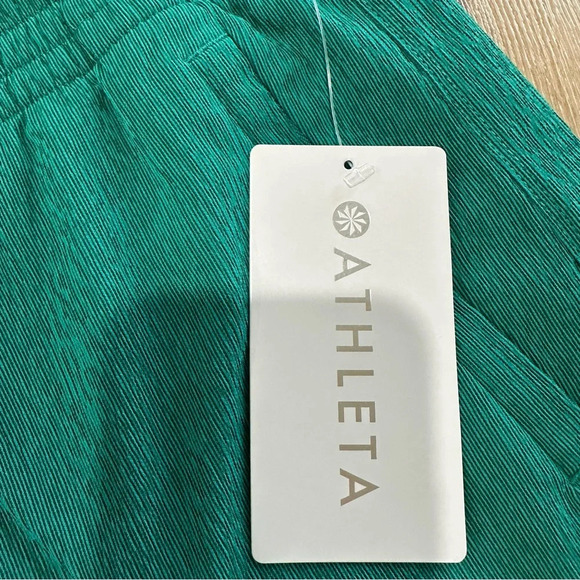 Athleta Echo Wide Crop Kelly Green Quick Drying Breathable Pants Sz 14T NWT - Picture 7 of 10
